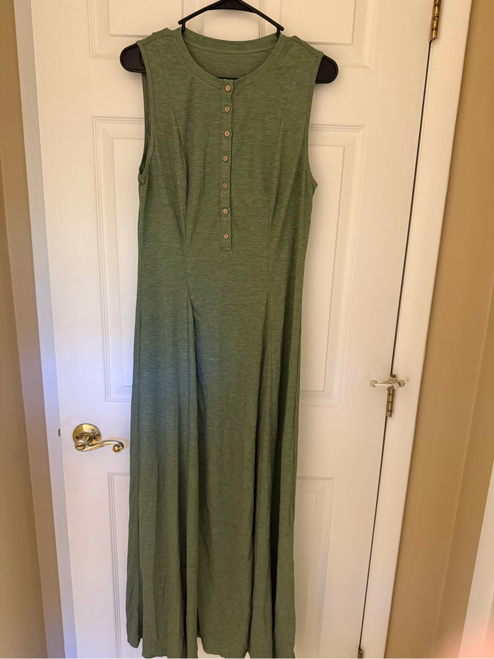 HALARA Olive Green Sleeveless Button-Front Maxi Dress